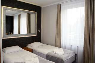 Отели типа «постель и завтрак» Villa Vip Гнезно Двухместный номер с 2 отдельными кроватями и душем-6